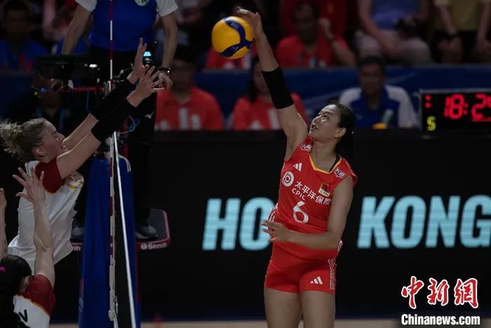 中国女排香港站三局零封波兰，四战全胜圆满收