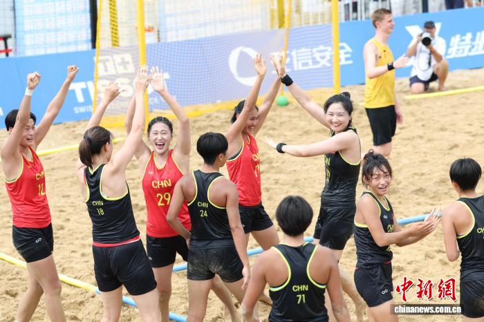 成都世运会沙滩手球正式开赛 中国女子队首战告