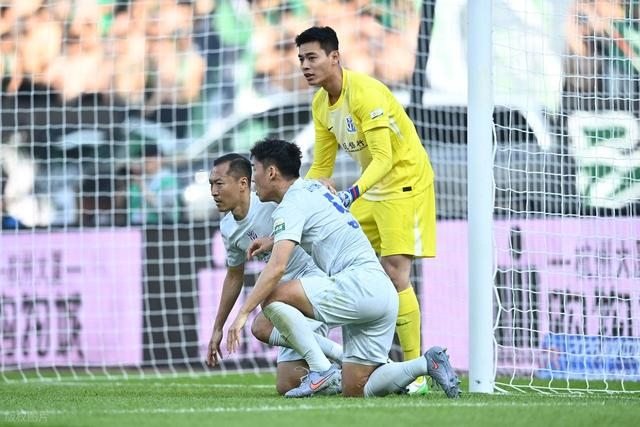 申花客场平局吴曦伤退伤病潮冲击争冠之路