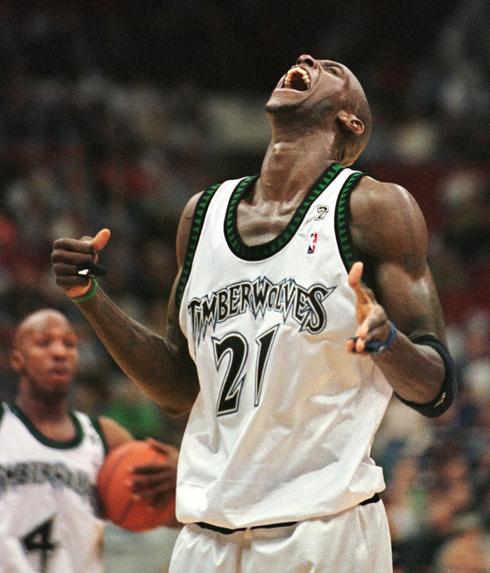 詹姆斯生涯胜场数登顶历史第一 加内特批评现代