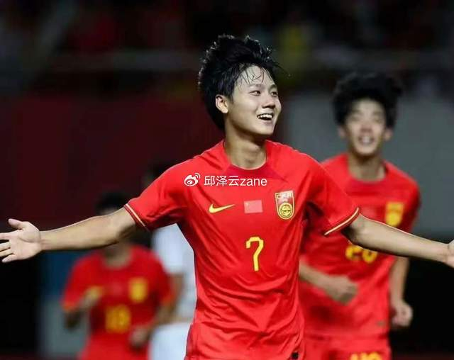 毛伟杰左后卫数据惊艳 助攻抢断双冠王引国足关